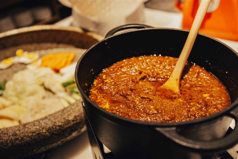 主廚推薦必吃「仁當牛肉」,曾獲CNN評選為全球50大美食之一。(圖/飯店旅宿業者提供)