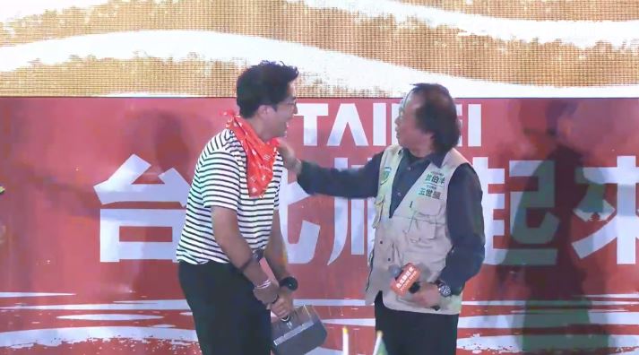 身為政治圈前輩，王世堅也勉勵沈伯洋。（圖／翻攝畫面）
