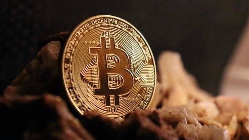 加密貨幣崩盤1週年　比特幣反彈83000大關