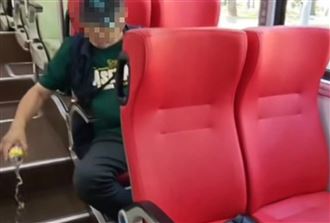 中年伯毆公車司機辱髒話！網怒：支持提告