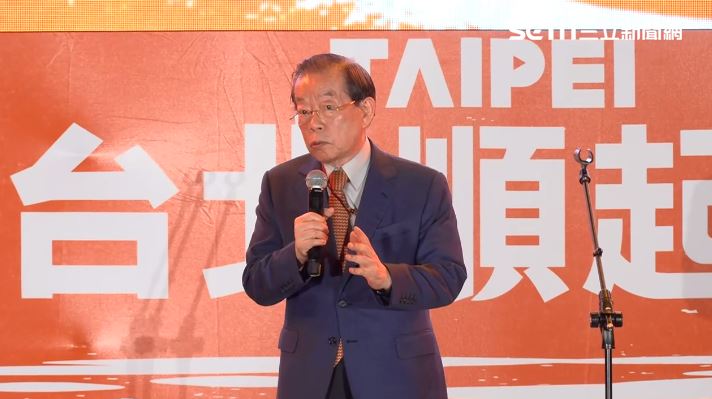 謝長廷稱讚沈伯洋比自己優秀,有耐心又有理想。(圖/翻攝畫面)
