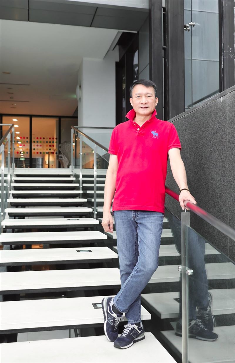 秦楊前往醫院檢查，發現右眼血管嚴重堵塞，視力已經無法挽回。（圖／記者田俊彥攝影）