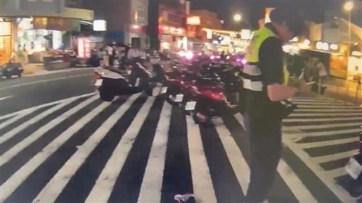 國慶連假小琉球遊客多　警開16張違停罰單