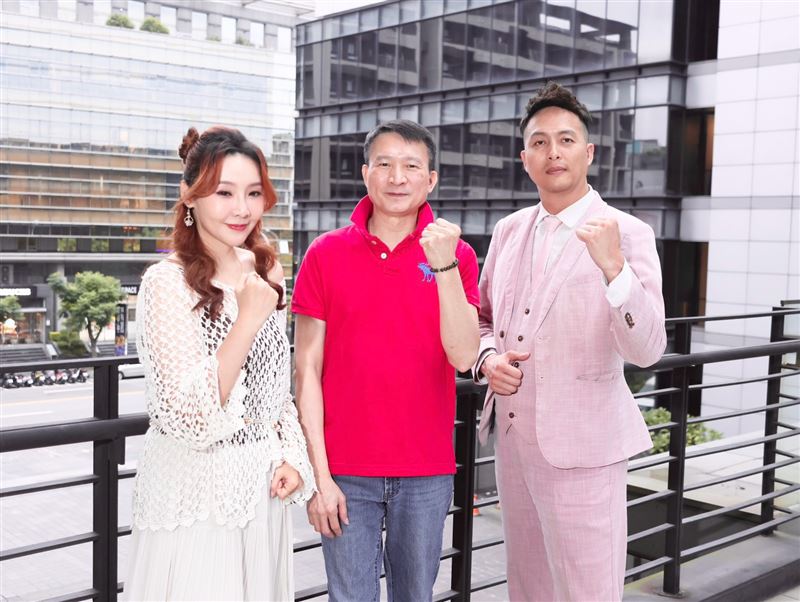 秦楊（中）與公益影集《反毒品‧反毒駕》中演員楊先震（右）、辰熙（左）共同接受專訪。（圖／記者田俊彥攝影）