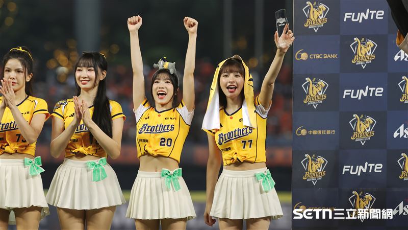 季後挑戰賽最終戰　峮峮率20位PS女孩應援