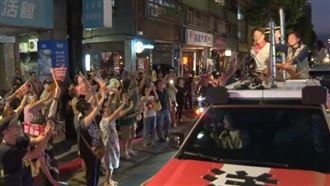 遇民眾比中指嗆聲！沈伯洋真實反應曝