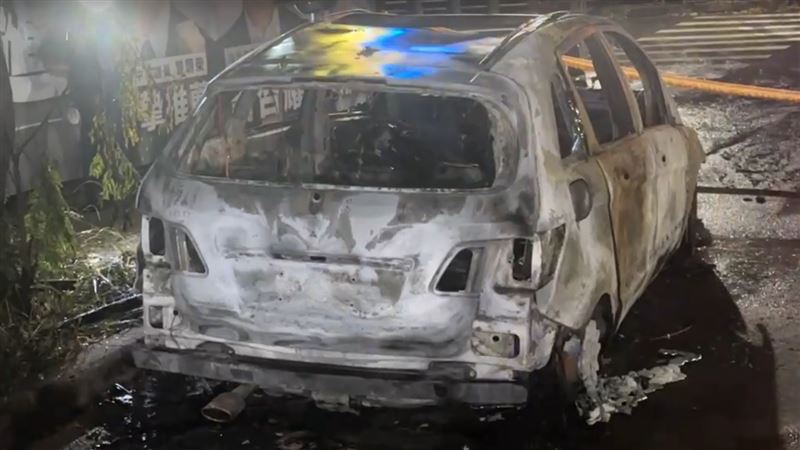 台中市北屯區東山路二段今天(12)凌晨發生死亡火燒車。(圖/翻攝畫面)