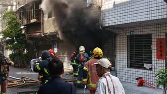新／新莊民宅火警　疑2住戶受困屋內待救