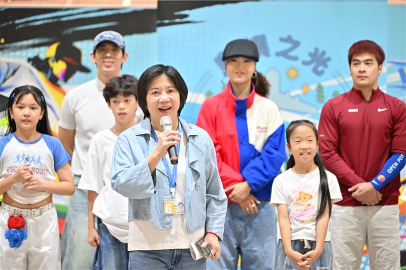 桃園機場雙十國慶「舞」力全開,霹靂舞國手與新世代舞者國門同台共舞。(圖/桃園機場提供)