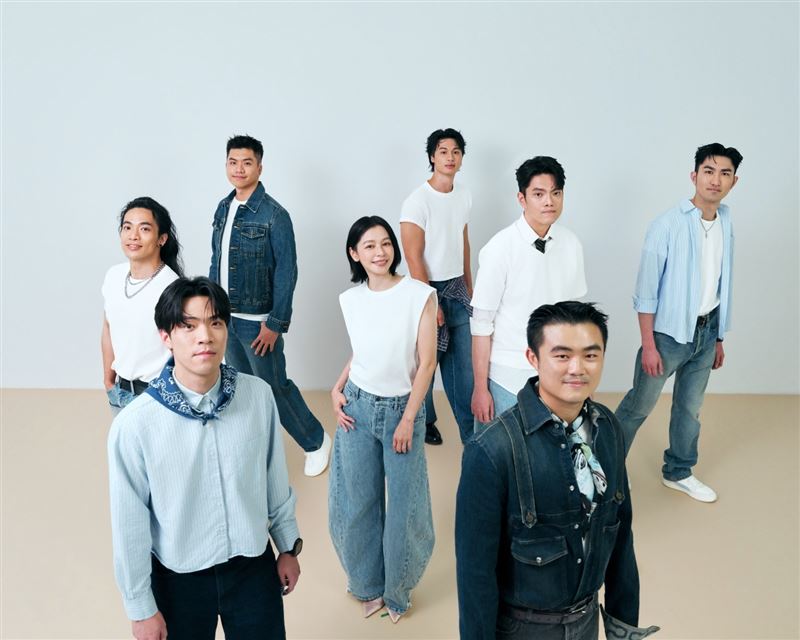 《看見改變》攝影展覽｜由七位顱顏青年與愛心大使Vivian徐若瑄一起突破容貌框架。（圖／羅慧夫顱顏基金會提供）