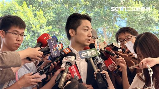 游錫堃酸認養阿公　蔣萬安開嗆沈伯洋1句
