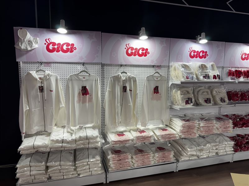 現場帶來豐富的雨琦快閃店官方周邊商品。（圖／主辦單位提供）