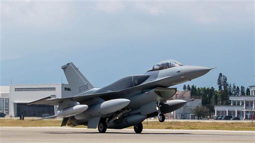空軍：F-16V blk70電戰莢艙硬體已裝設
