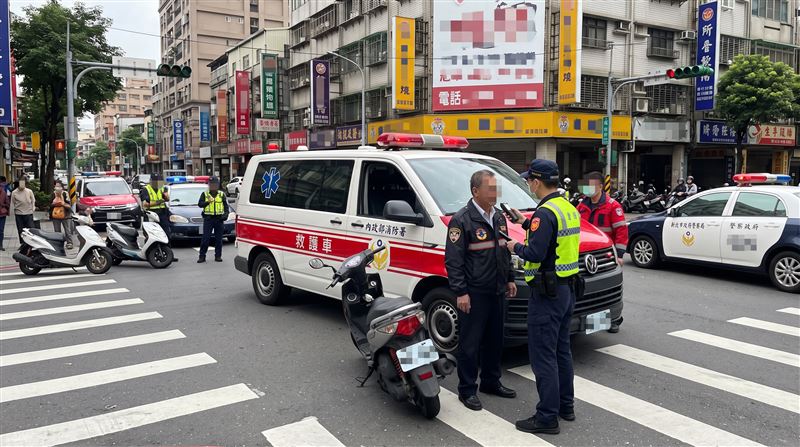 新北市許姓保全有5次酒駕紀錄,機車駕照已被吊銷,許男仍不知悔改,今年又酒駕無照騎車上路,擦撞救護車被發現酒測值達每公升0.79毫克。(示意圖/AI製圖)