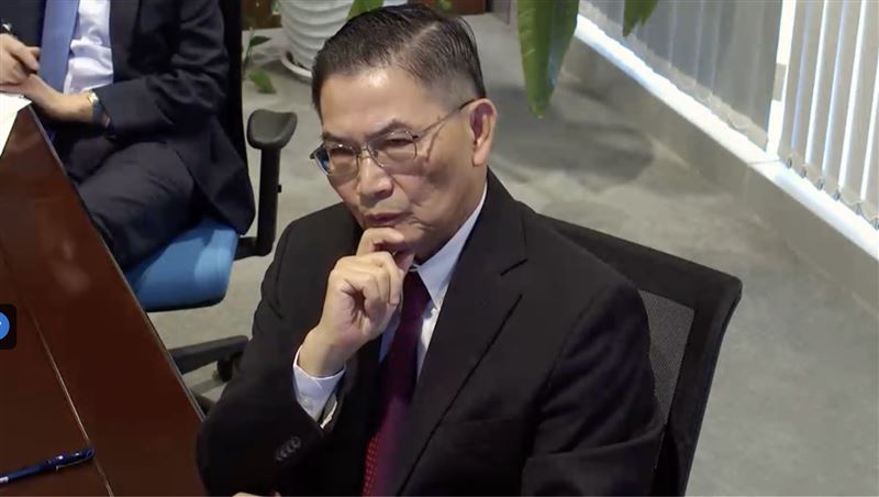 南亞科總經理李培瑛指出，即使全球記憶體業者同步擴產，短期內仍難以快速增加有效供給，主要是新廠建置、設備交期及新製程導入，都需要較長的前置時間。即使業者積極投入資本支出，新增產能實際開出仍受到時間限制，因此短期內市場供應增量有限。（圖／翻攝自南亞科法說會）