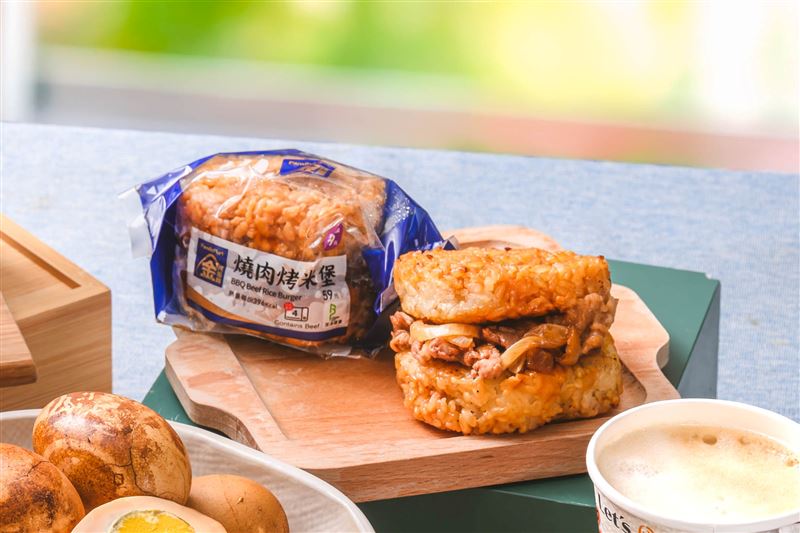 全家金飯糰系列10月14日起迎來新成員「燒肉烤米堡」。(圖/品牌業者提供)