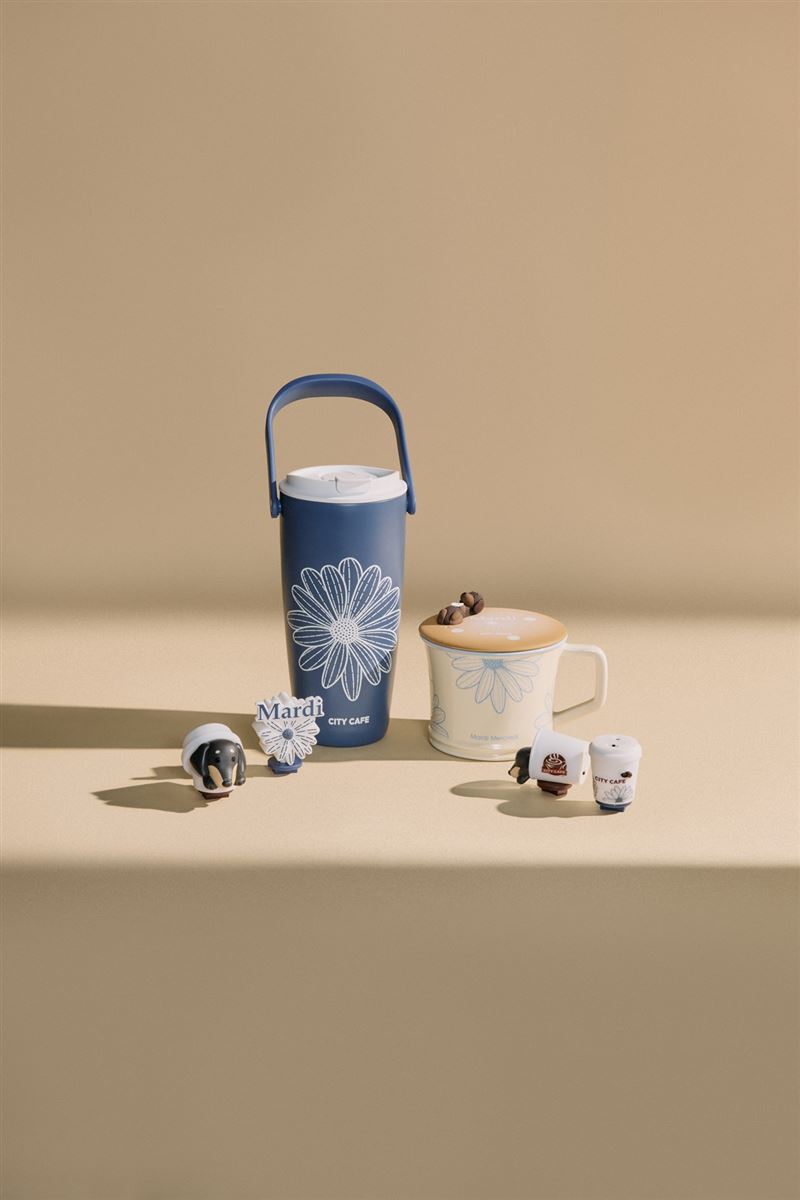 CITY CAFE攜手Mardi Mercredi首度合作,發光造型夜燈杯塞、潮流周邊通通收。(圖/品牌業者提供)