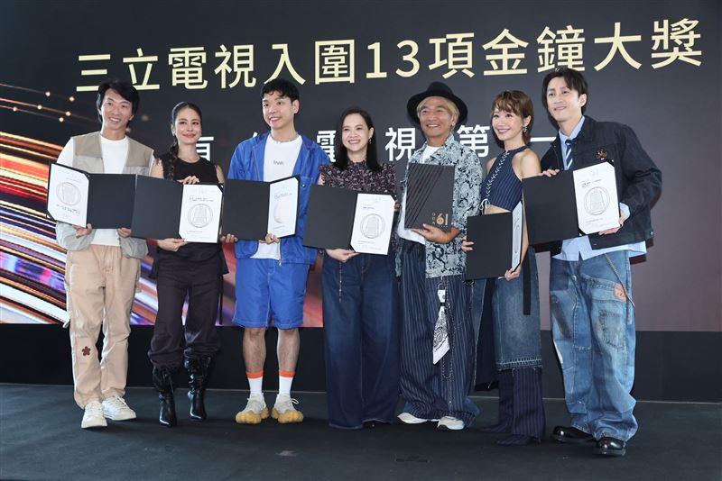 黃仕傑(左起)、雷艾美、八弟、曾寶儀、吳宗憲、Lulu、陳漢典。(圖/記者鄭孟晃攝影)