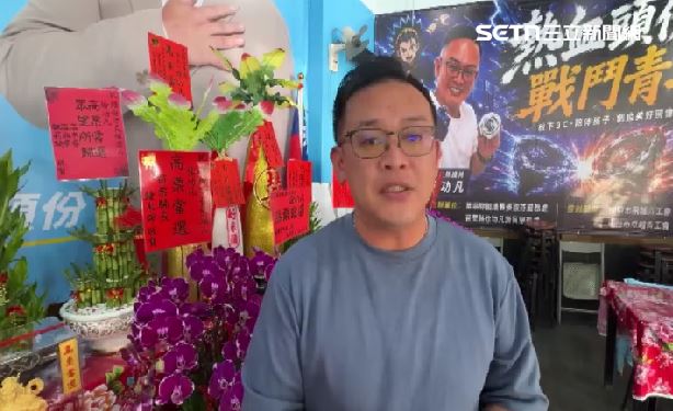 徐功凡也有收到鍾東錦、邱鎮軍的「高票當選」花籃