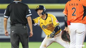 詹子賢、江坤宇連續二壘打　兄弟先馳得點