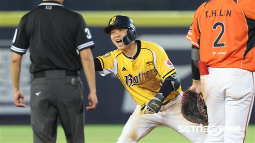 詹子賢、江坤宇連續二壘打　兄弟先馳得點