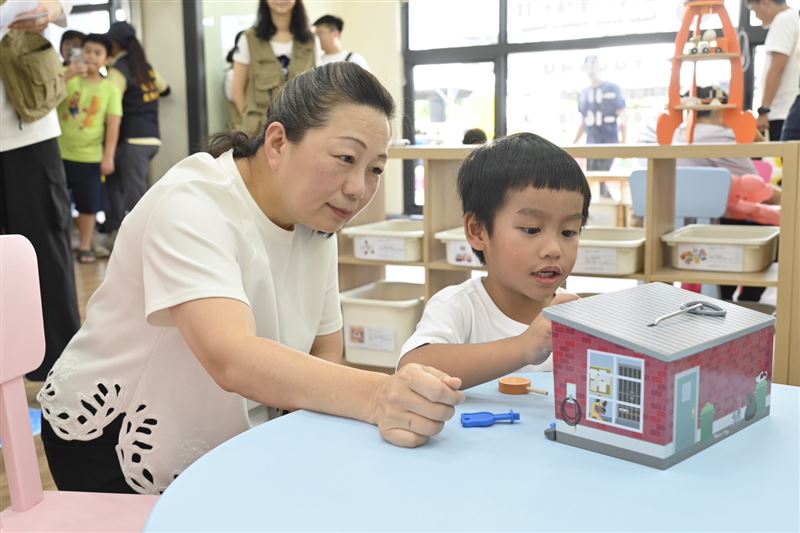 花蓮擴大「零元上學」政策 完善孩子國小到大學教育支持。(圖/花蓮縣政府提供)