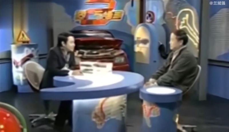 莫言21年前作客蔡康永節目的舊片突遭挖出,因他在片中直言解放軍基層素質低落、質疑戰爭犧牲價值,瞬間遭大批中國網民圍剿。(圖/翻攝自X平台 @whyyoutouzhele)