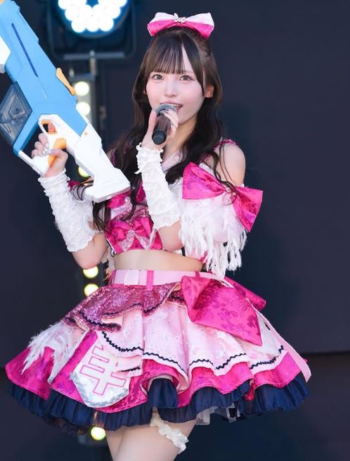 由良罕見吐露過往感情史,透露16歲時意外懷孕並在懷孕3個月時不幸流產。(圖/翻攝自IG @yurayura_yuuura)