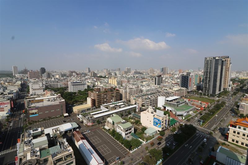 全台房市「價量齊修」,第三季新案平均成交價也年跌7%至每坪52.42萬元,區域表現「北溫中南冷」,尤其台南最慘,推案總銷剩去年同期1成,成交價每坪跌破30萬元。(圖/591新建案提供)