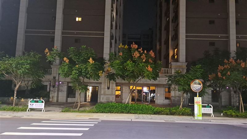 被討債藏槍防身　債主「搶槍」走火腿中彈