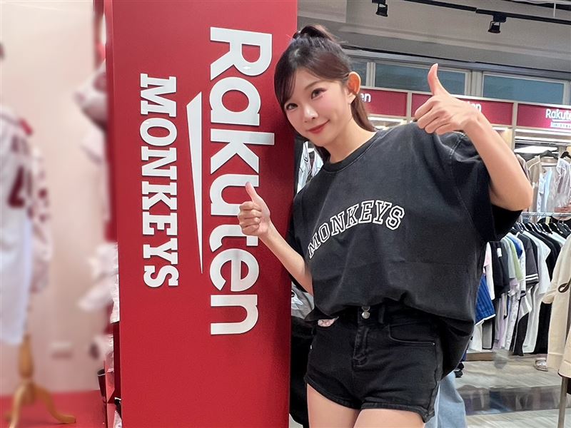 一日店長樂天女孩穎樂(圖/樂天桃猿提供)
