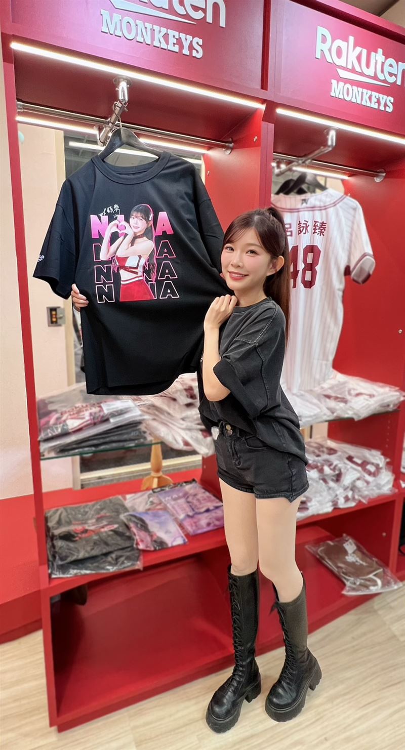 一日店長樂天女孩穎樂(圖/樂天桃猿提供)