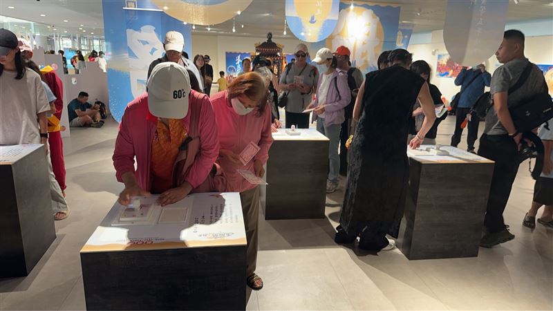 麥寮王船展覽於麥寮社教園區展出，現場規劃許多互動體驗。（圖／麥寮鄉公所提供）