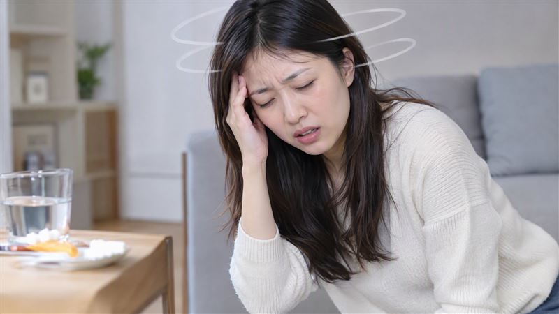 胃腸肝膽科醫師林相宏分享，一名50歲女性長年低血糖，做遍檢查仍找不到病因，最後透過胰臟內視鏡超音波，揪出1公分胰島素瘤。（示意圖／AI製圖）