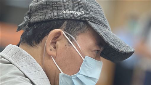 廖峻三度中風罕見露面　插管掛耳側臉照曝