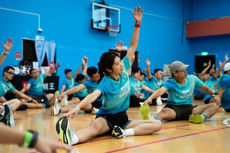 富邦金控攜手adidas與永悅健康舉辦「Run For Green®健康綠動大挑戰」，民眾參加「2026富邦全民線上跑」累積跑滿40公里即可參與邦助計畫，將日常跑步里程轉化為種植樹苗或捐贈公益夥伴的實際行動，共同支持環境永續與運動平權。（圖／富邦金控提供）