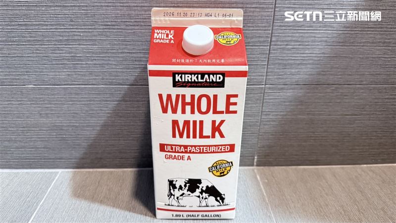 近日有網友發現好市多自有品牌科克蘭(Kirkland Signature)冷藏全脂牛乳,2瓶裝售價已來到269元。(圖/記者李育道攝影)