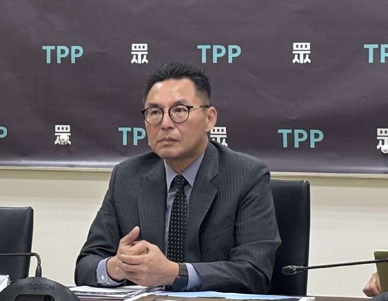 民眾黨團質疑黃世杰占用國有地辦造勢,民眾黨團13日召開記者會。(圖/中央社)