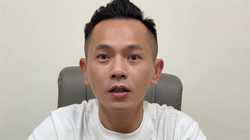 昔持槍觸排黑條款！AJ哥宣布即刻暫停競選