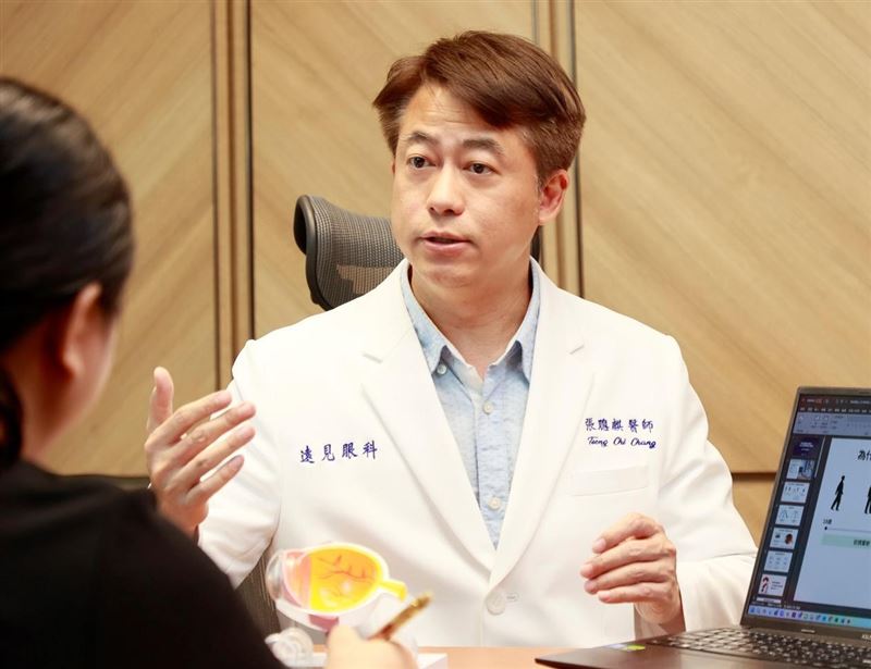 台灣 LBV 老花雷射之父張聰麒醫師建議,可透過 PRESBYOND LBV 雷射降低眼鏡依賴。(圖/遠見眼科提供)