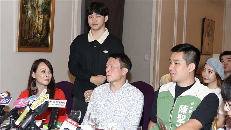 秦楊酒駕自甩4巴掌！表態「支持鞭刑」