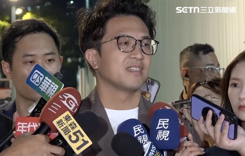 沈伯洋出席台北市長候選人論壇「台北.無限之城」接受媒體聯訪(圖/翻攝畫面)