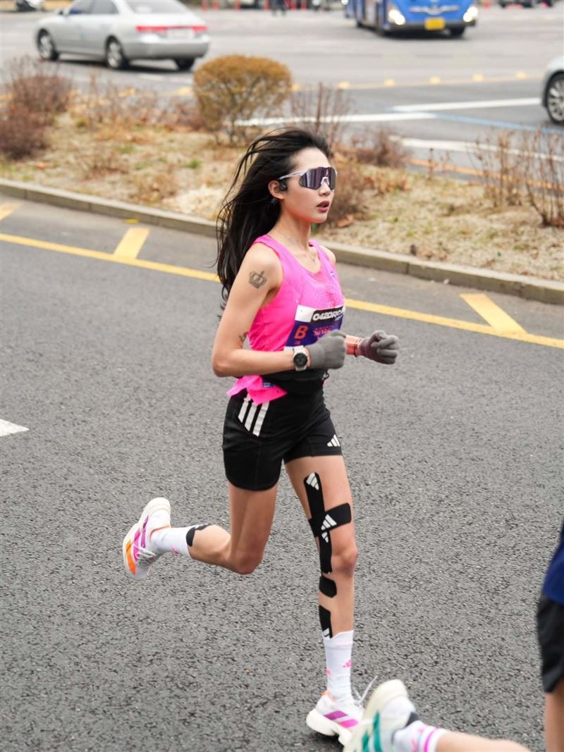 跑步的年輕美女網紅柳智媛驚傳比賽500公尺前倒下猝逝。(圖/翻攝自柳智媛 IG)
