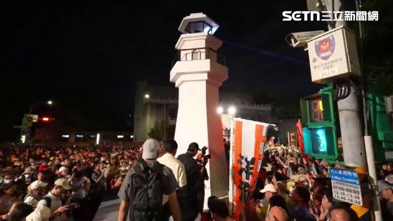 洋流號車掃終點的燈塔,象徵大船入港