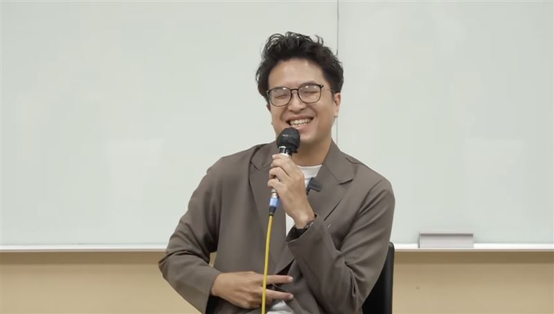 學生當場考1句英文　沈伯洋笑翻：太嗆了