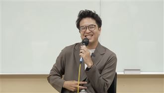 學生當場考1句英文　沈伯洋笑翻：太嗆了