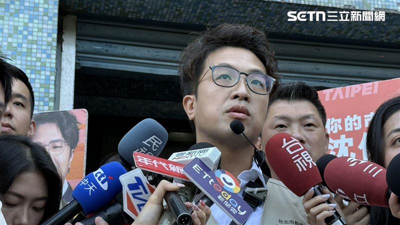 又被控父親「賺紅錢」　沈伯洋3字回應了