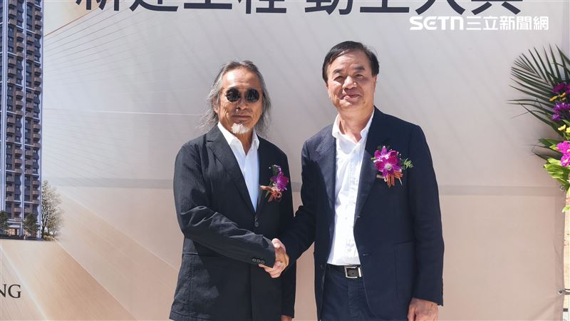 姚仁喜(左)與王燕鴻(右)合作建案,是他在輝達星群案後,首度操刀、也是桃園第一個住宅案。(圖/記者陳韋帆攝影)