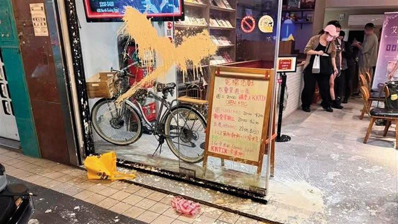 諷中國遭潑糞被撞！演員遇襲幫派受人教唆