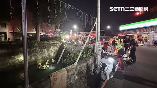 男騎車撞護欄墜溝！一路漂2.5KM送醫不治